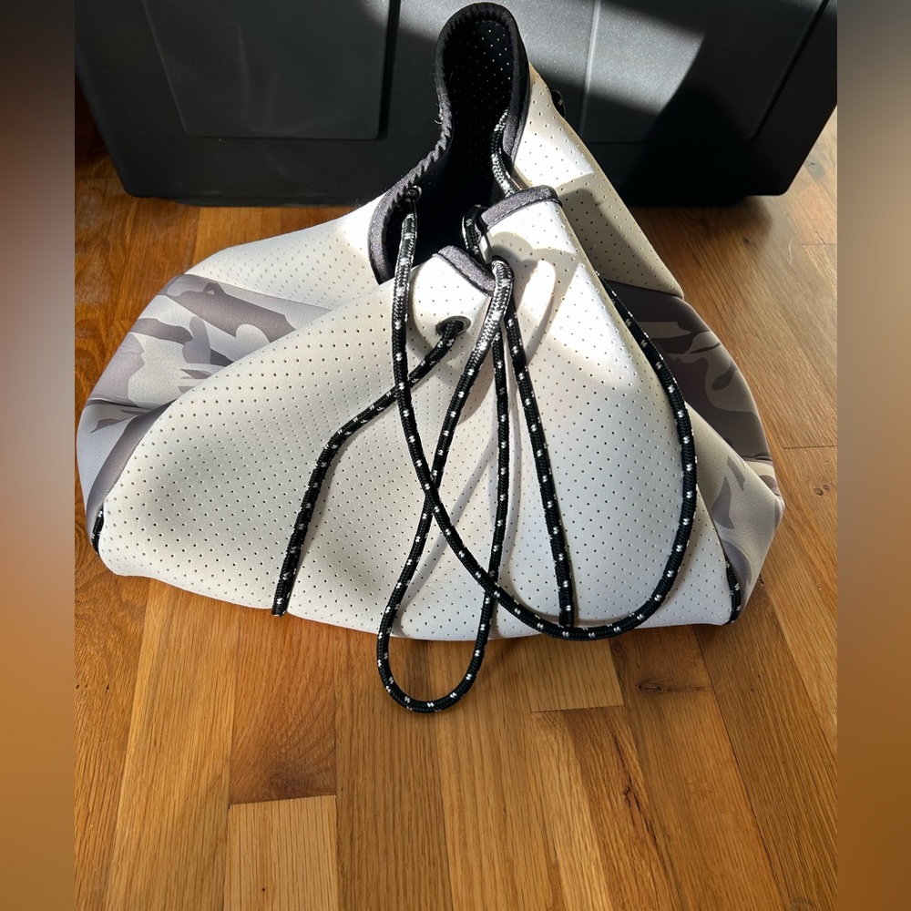 Monochrome Polka Dot Tote - Picture 3 of 6